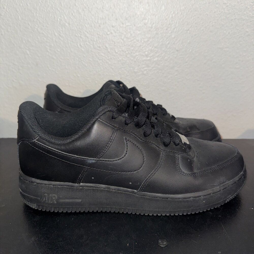 Nike Air Force 1 07 Triple Black Mens 9 CW2288-001 Shoes Sneakers